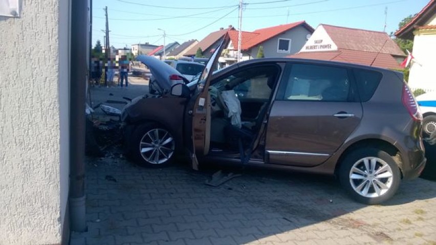 Czterech poszkodowanych w zderzeniu dwóch aut na krotoszyńskim Błoniu [ZDJĘCIA]