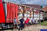 Nakręć się na pomaganie. Rekordowa ilość nakrętek zebranych w akcji dzielnicowego z Białej Piskiej [Zdjęcia]