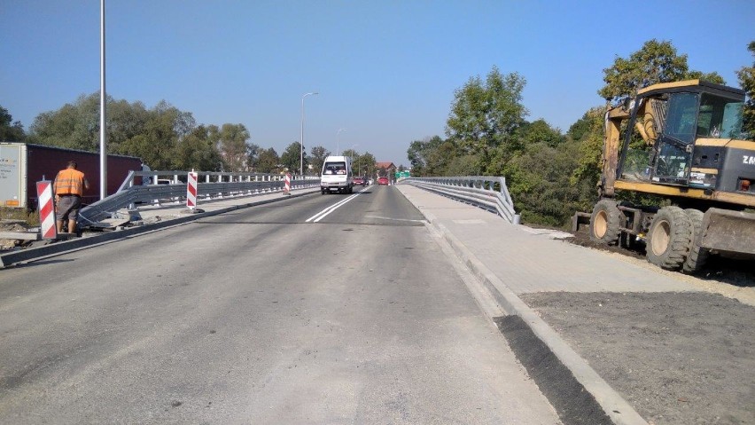 Most nad Skawą w Wadowicach po remoncie oddany do użytku. Na drodze krajowej 52 w Wadowicach nie ma już utrudnień [ZDJĘCIA