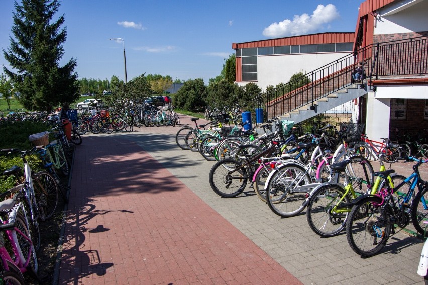 We Włodawie uczniowie jeżdżą do szkół rowerami w ramach ogólnopolskiej kampanii "Rowerowy Maj"