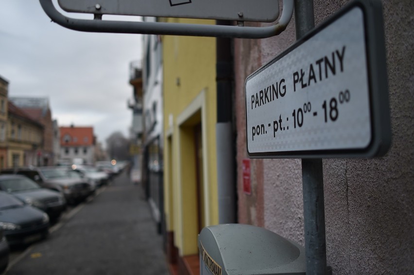 Leszno. Po weekendzie droższe parkingi  w mieście i więcej płatnych miejsc