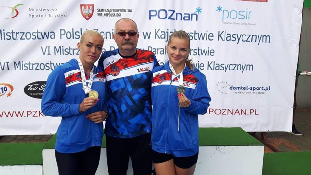 Marta Walczykiewicz i Katarzyna Kołodziejczyk z trenerem Zbigniewem Walczykiewiczem