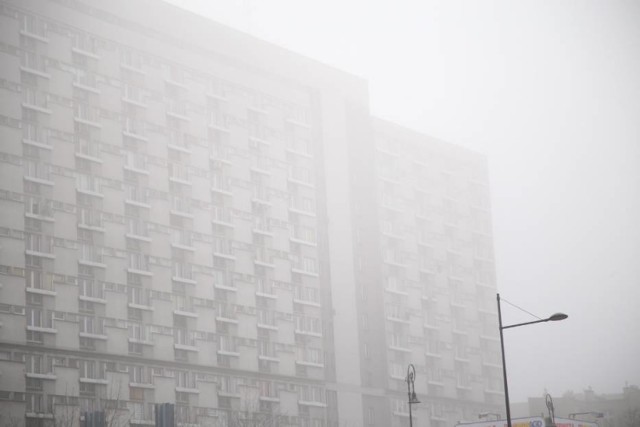 Smog w Warszawie. Powstała mapa miejskich kopciuchów. Wiemy, które dzielnice trują stolicę najbardziej