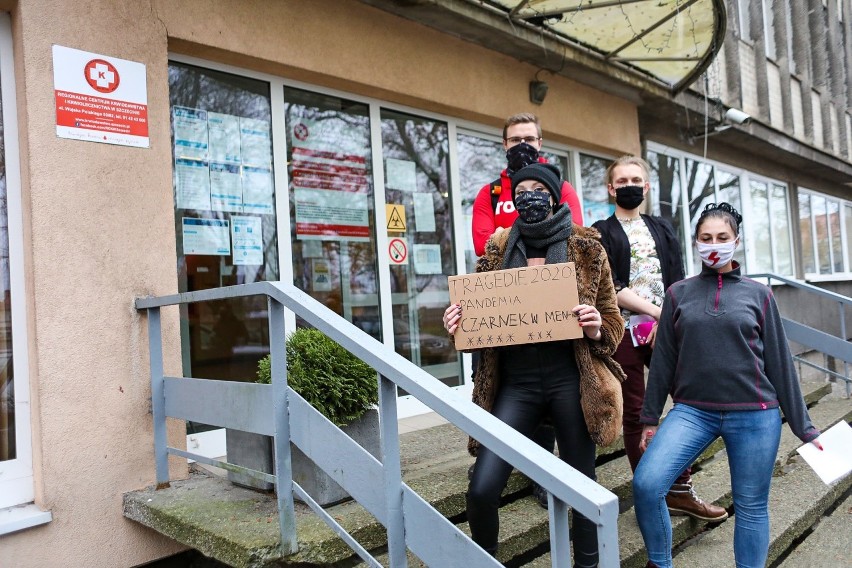 Opuścili zajęcia w szkołach oraz na uczelniach i poszli oddać krew. I krytykują Przemysława Czarnka 