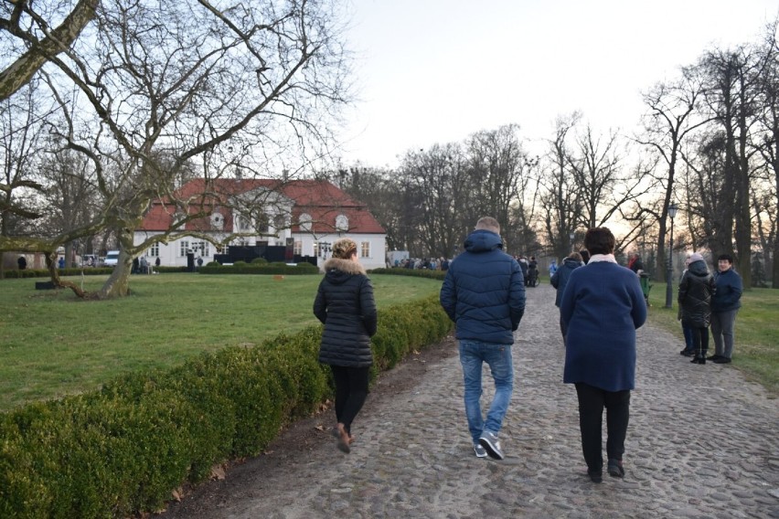 Misterium Męki Pańskiej w Koźminku. Spektakl przyciągnął wiele osób. ZDJĘCIA