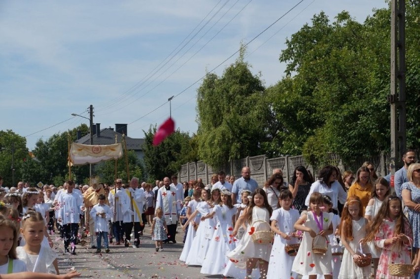 Piękna procesja Bożego Ciała we Włoszczowie w parafii...