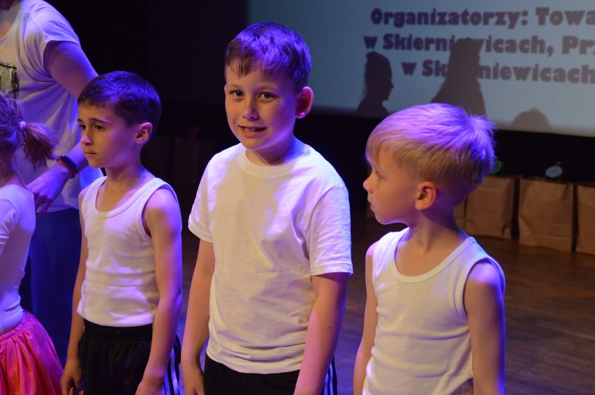 Turniej Tańca „Tańczący Brzdąc 2023" w Skierniewicach. Dzieci z Przedszkola "Plastuś" bezkonkurencyjne. ZDJĘCIA