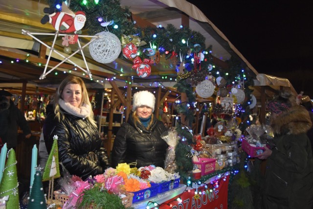 Bożonarodzeniowy jarmark na rynku w Szubinie przyciągnął tłumy. Kramy rozstawiło 41 wystawców