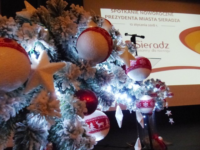 Tradycyjne spotkanie noworoczne organizowane przez prezydenta Sieradza Pawła Osiewałę odbyło się w tym roku w Teatrze Miejskim.