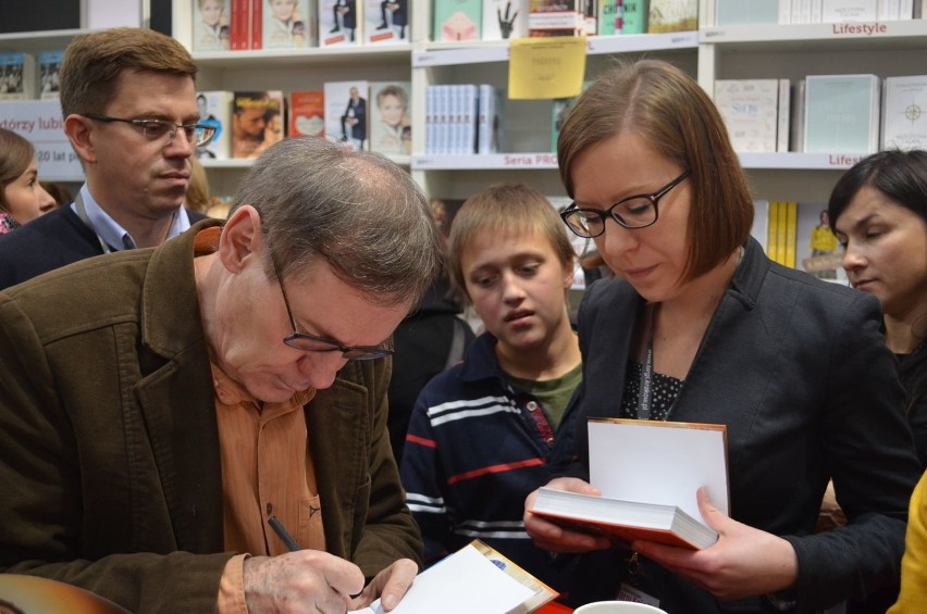 Andrzej Maleszka podpisywał swoje książki na stoisku...