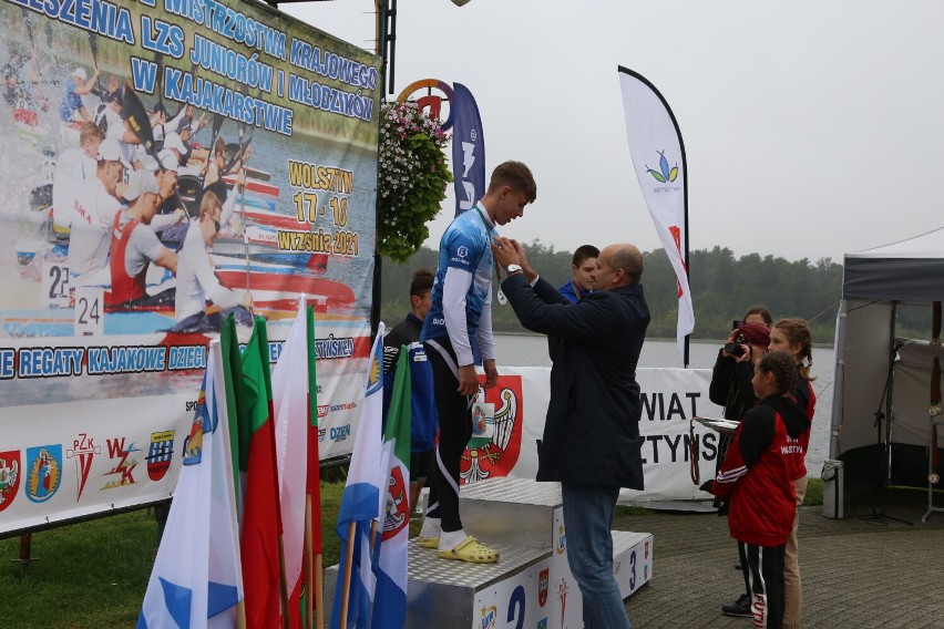 Na wodach Jeziora Wolsztyńskiego odbyły się dzisiaj XXI Otwarte Mistrzostwa Krajowego Zrzeszenia LZS Juniorów i Młodzików w Kajakarstwie.
