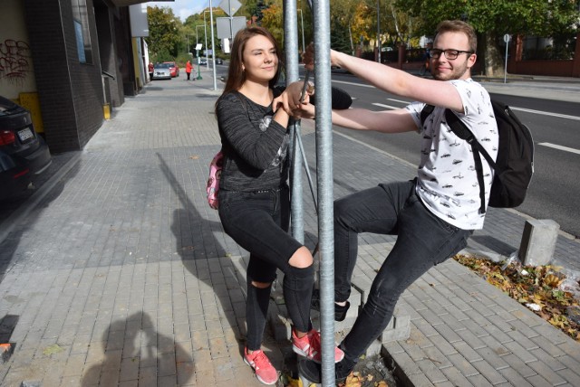 -&nbsp;To śmieszne, że stawiają tutaj znak, ale w wielu miejscach Polski zdarzają się takie numery - mówili nam w piątek Paulina Dominik z Sulęcina oraz Adrian Kolata z Opalenicy w Wielkopolsce