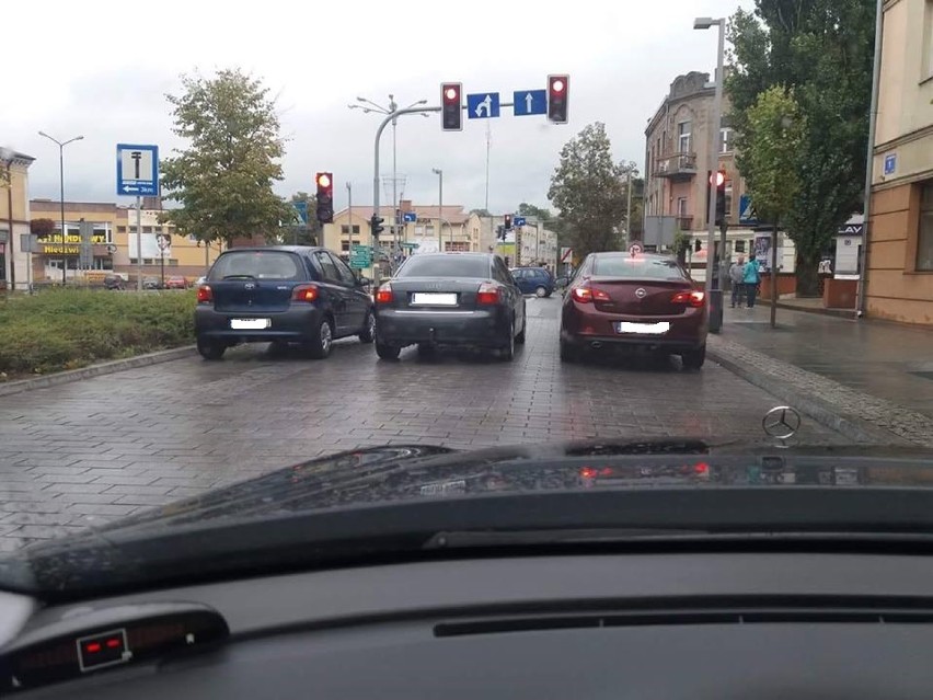 Mistrzowie kierownicy na tomaszowskich drogach. Tych kierowców lepiej nie naśladować! [ZDJĘCIA]