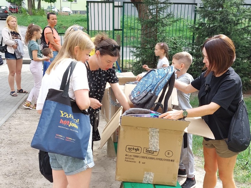 Wyprawki i plecaki dla uchodźców żyjących w Oleśnicy 