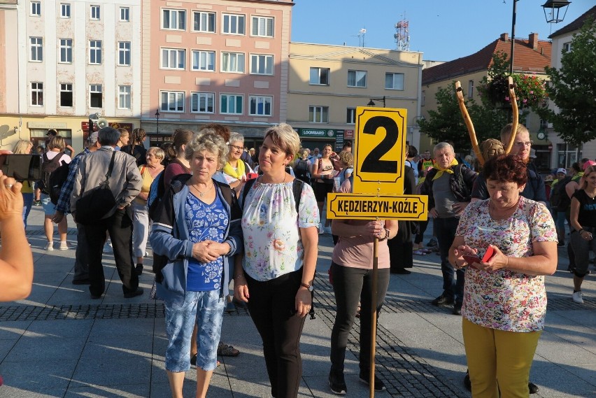 Na Jasną Górę zmierzają pątnicy z Wielu miast regionu.