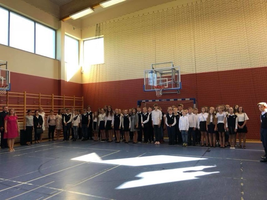 Zespół Szkolno-Przedszkolny i SSM w Dębogórzu - uroczyste rozpoczęcie roku szkolnego 2018/2019