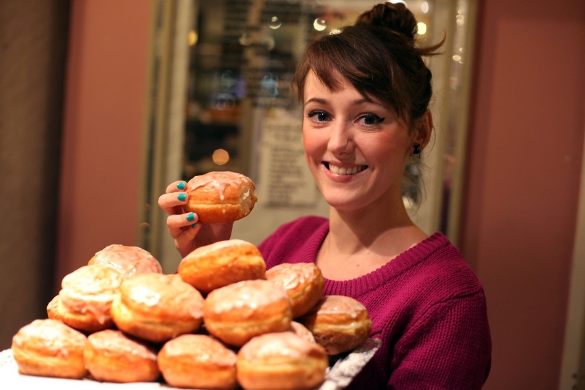 Tradycyjnie najpopularniejsze są pączki z nadzieniem różanym...