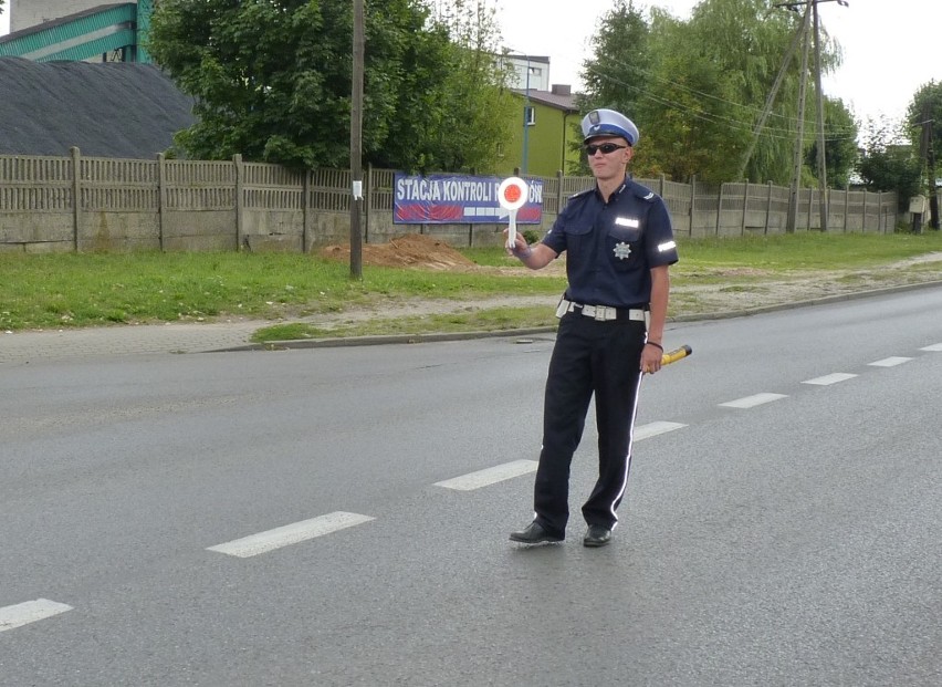 Kolejny etap akcji "Bezpiecznik" w Radomsku: Policja sprawdza, powiat nagradza