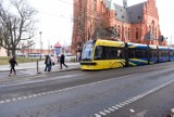 Toruń. Informator na okres świąteczny. Komunikacja miejska, urzędy i handel