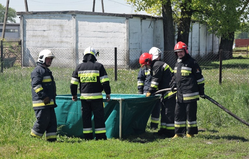 Strażacy z Państwowej Straży Pożarnej w Inowrocławiu,...
