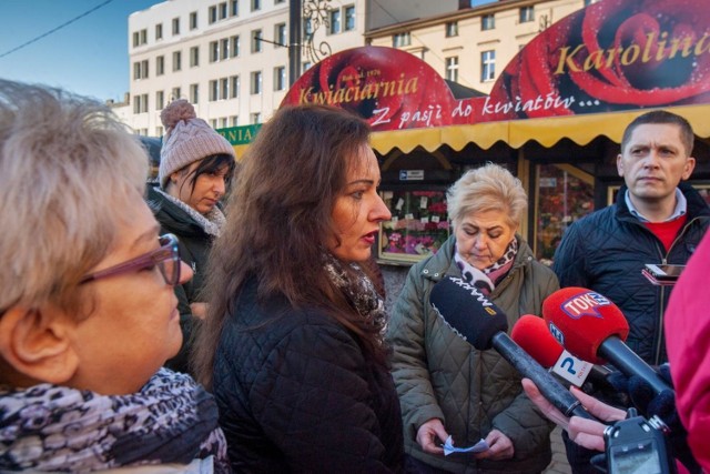 - Te stragany są częścią placu Wolności od 50 lat - mówi Karolina Pasińska, jedna z kwiaciarek. -  Może warto się wsłuchać w głos mieszkańców, którzy chcą, byśmy tu zostali