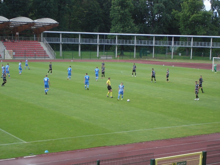 Stal Brzeg przegrywa 1:3 z Polonią Bytom.