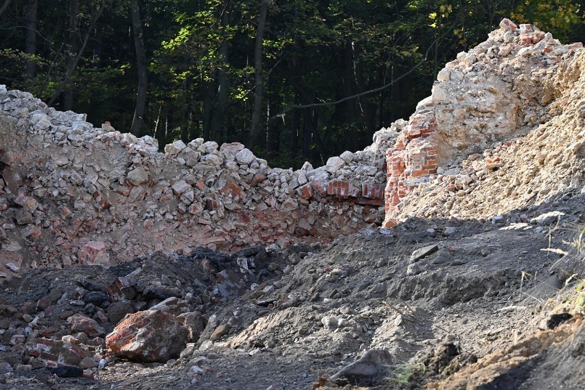 Wałbrzych – Boguszów-Gorce: Wiadukt na serpentynach rozebrany. Przejazdu  nie ma (ZDJĘCIA)