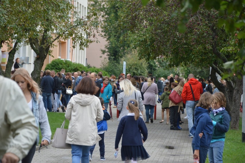 Rozpoczęcie roku szkolnego w ZSSO nr 5 w Skierniewicach. Ślubowanie pierwszych klas [ZDJĘCIA]