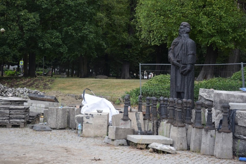 Mickiewicz „zszedł” z cokołu 9 października 2019 r. Od tego...