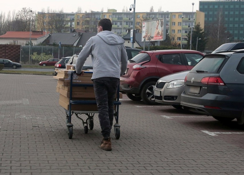 Sklepy w Szczecinianinie przeddzień lockdownu, czyli 26...