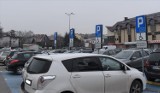 Strażnicy miejscy w Oświęcimiu wzięli pod lupę kierowców łamiących przepisy na parkingach na miejscach dla niepełnosprawnych. Zdjęcia