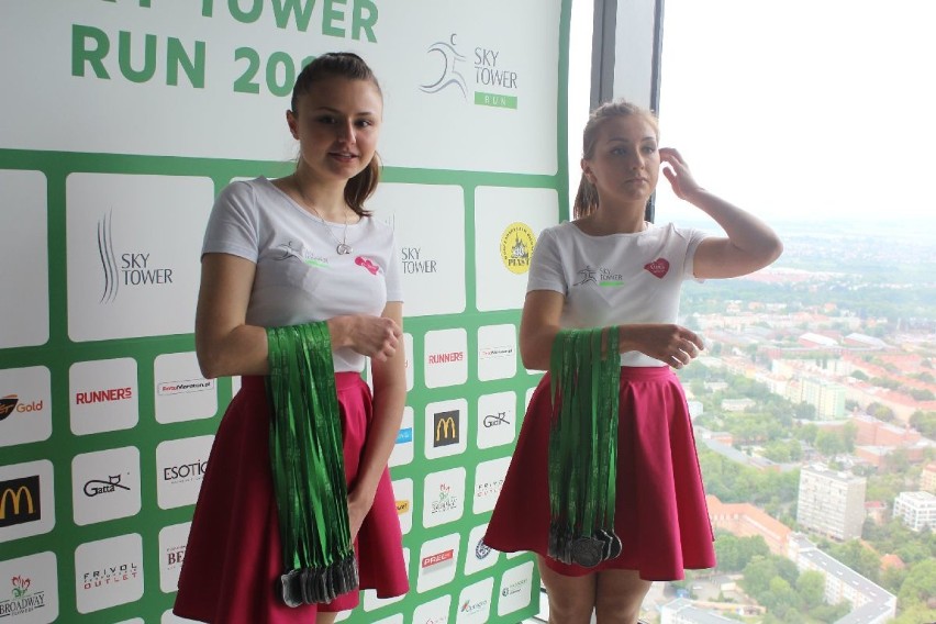 Sky Tower Run 2015 we Wrocławiu. 23 maja druga edycja biegów po schodach [zdjęcia]