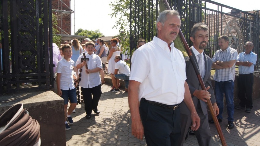 Boże Ciało. Procesja ku czci Najświętszego Ciała i Krwi Chrystusa przeszła ulicami Czerniejewa  [FOTO]