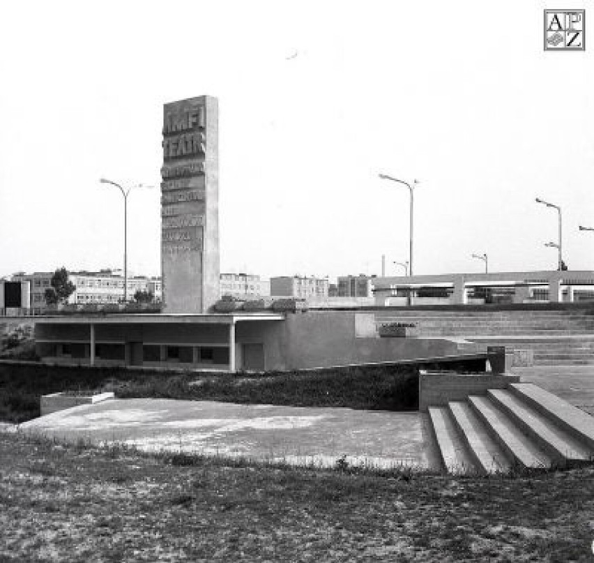 1975 rok. Zamojski amfiteatr po zakończeniu budowy. Dzisiaj...