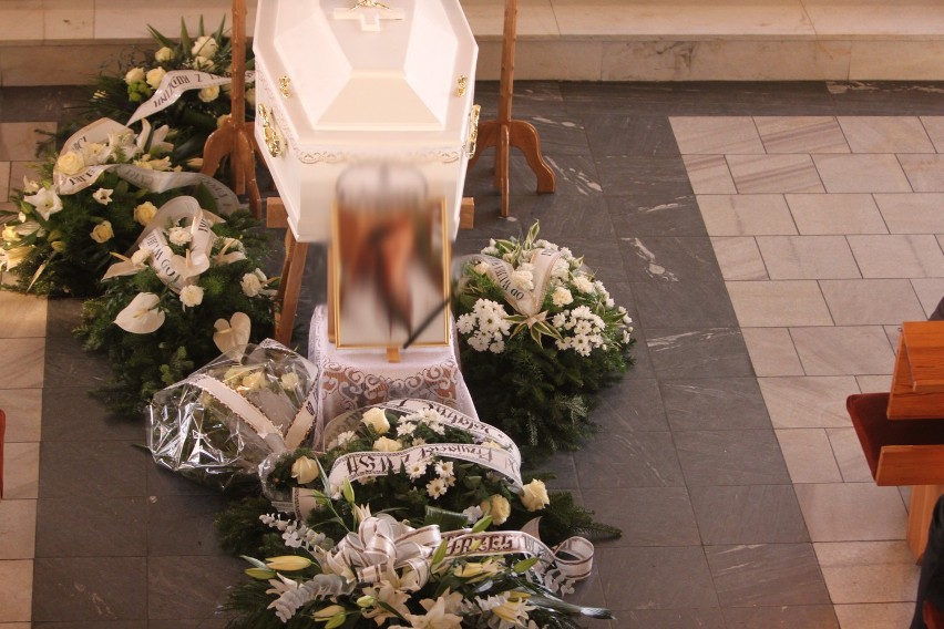 Pogrzeb w Jastrzębiu-Zdroju: Pożegnano 17-letnią Angelikę
