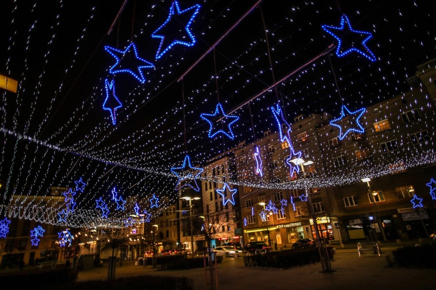 Świąteczne iluminacje w miastach robią wrażenie.