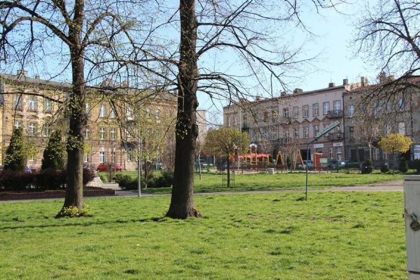 Puste ulice Będzina i Dąbrowy Górniczej. Rok temu...