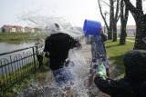 Śmigus dyngus. Wągrowieccy policjanci radzą, jak przeżyć go zgodnie z prawem 