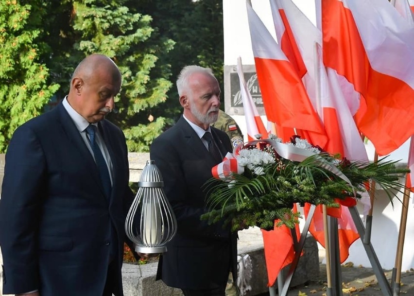 Tarnobrzeg. "Cios w plecy bolał najbardziej". Miejskie obchody 81. rocznicy napaści ZSRR na Polskę [ZDJĘCIA]