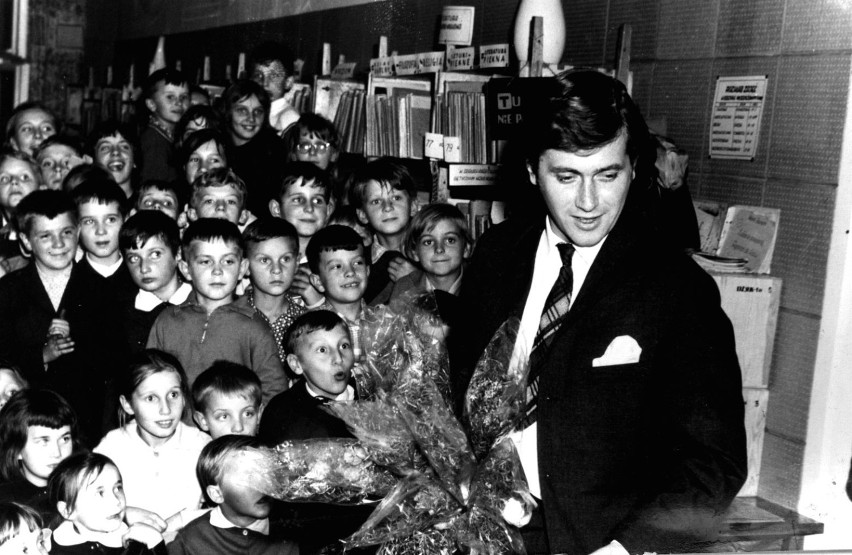 Janusz Gajos w żarskiej bibliotece. 2 października 1967...