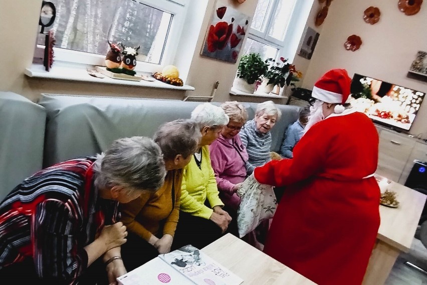 W Domu Dziennego Senior - Wigor w Złotowie Święty Mikołaj przywiózł prezenty seniorom