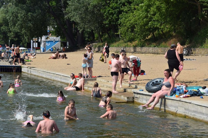 Plaża miejska w Wągrowcu. Jak wygląda sobota nad Jeziorem Durowskim?