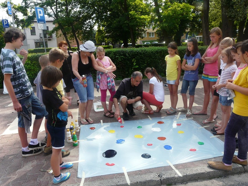 Wieluń: Artyści zorganizowali warsztaty malarskie dla dzieci