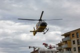 Dwa potrącenia pieszych na drogach powiatu olkuskiego. Do szpitala przewieziono 17-latkę i 52-latka. Interweniował helikopter LPR