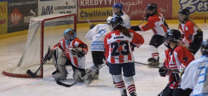 Oświęcim: Formalność, hokeistki Unii po rozgromieniu Cracovii są już w półfinale