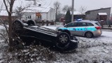 Gmina Gidle: Wypadek w Piaskach, dachował peugeot