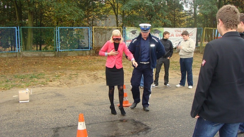 Tomaszów: Policja pokazała kierowcom jak widzi i reaguje pijany za kółkiem