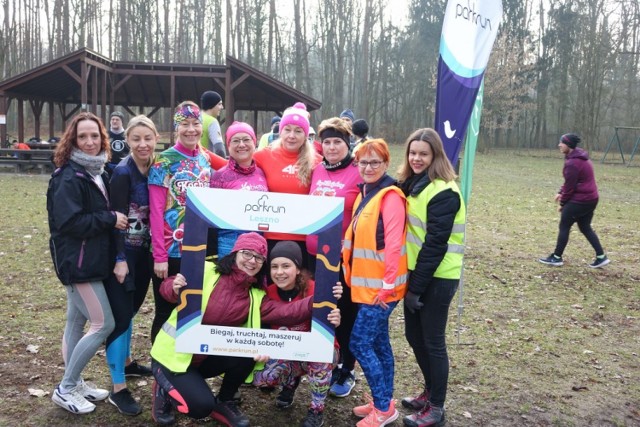 Parkrun Leszno. Walentynkowy bieg w Karczmie Borowej rozgrzał biegaczy [ZDJĘCIA]