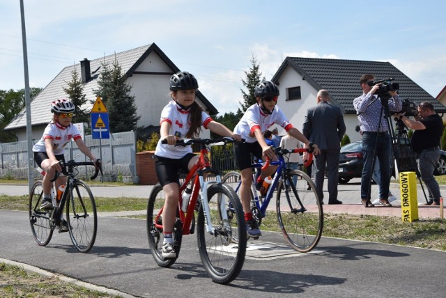 Ścieżka pieszo-rowerowa relacji Biały Bór - Klęczkowo w Gminie Grudziądz ma ponad 4,7 km długości. Koszt wybudowania to 9,3 mln zł.