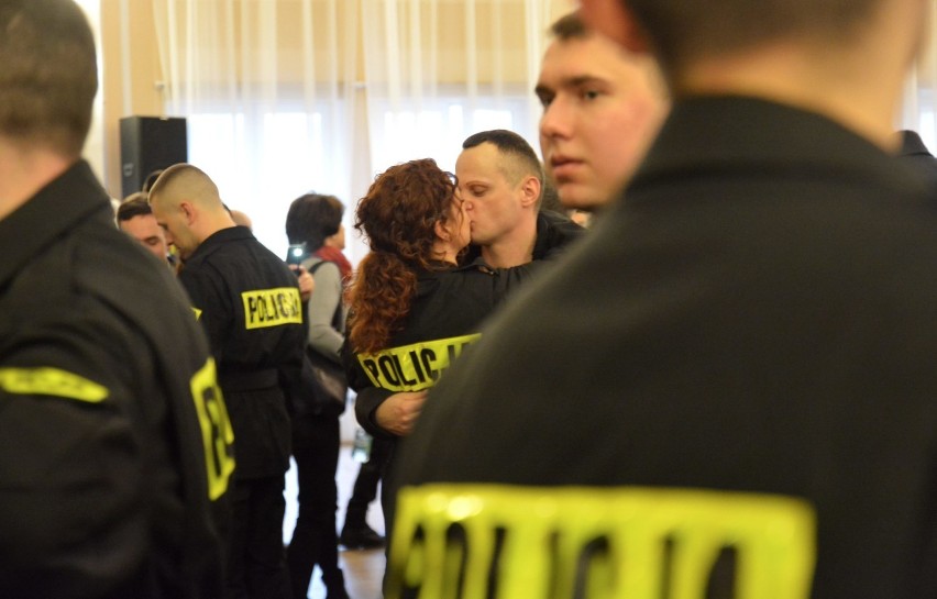 Nowi policjanci złożyli ślubowanie. Będą pracować w różnych komendach na terenie woj. lubelskiego (ZDJĘCIA)